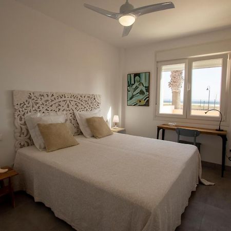 Apartamento en primera línea de playa Tarifa Exterior foto