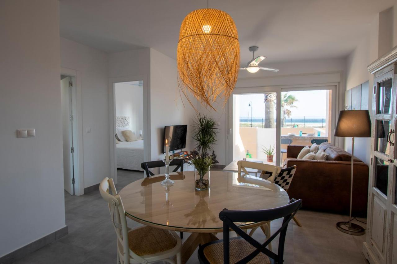 Apartamento en primera línea de playa Tarifa Exterior foto