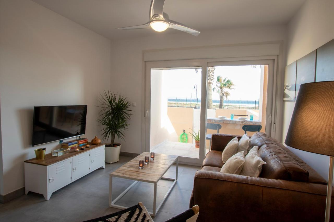 Apartamento en primera línea de playa Tarifa Exterior foto